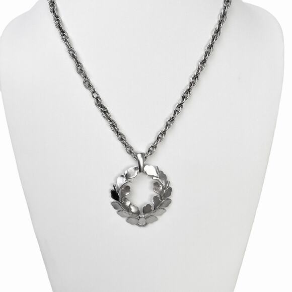 Crown Trifari Pendant Necklace Silver Tone Laurel Wreath 21 Inch Rope Chain Vtg - Picture 2 of 10